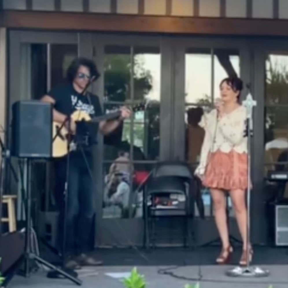 Hayden & Hook live performance